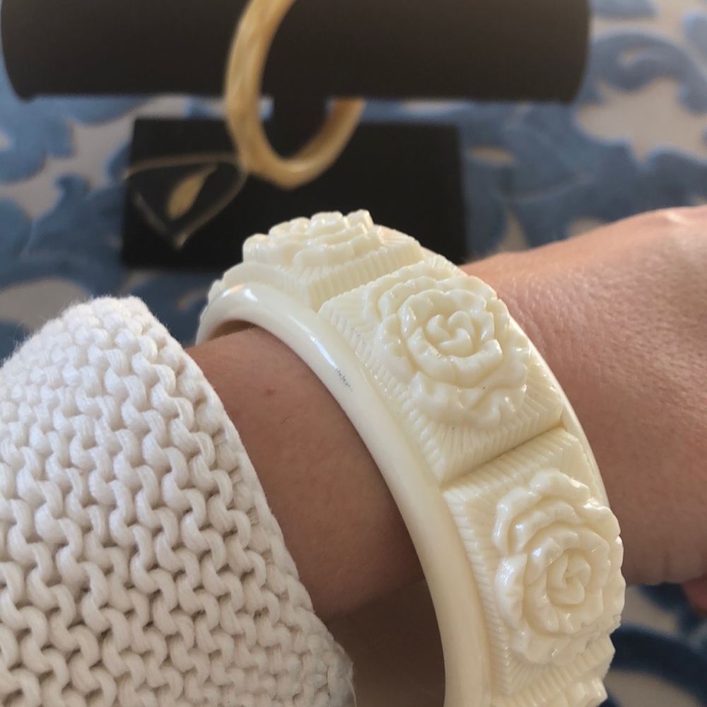 Floral Design Vintage Bangle - Picture 1 of 5